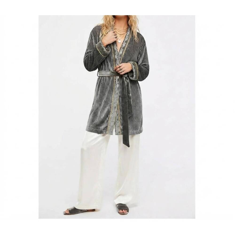 NEW POL embroidered pleated kimono robe in silver gray